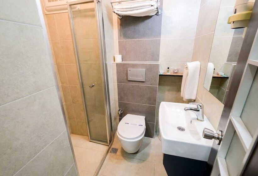 Habitació Triple Estàndard, Wien Star