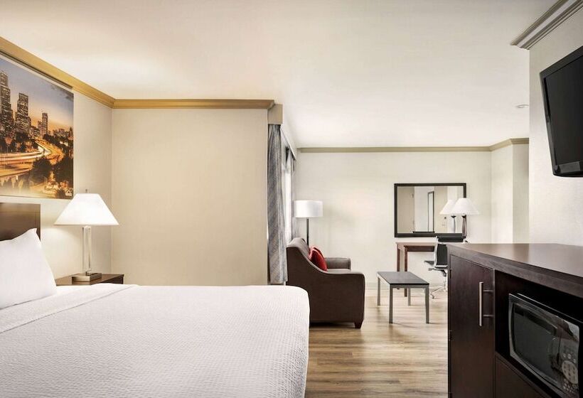 Люкс, Baymont By Wyndham Monterey Park