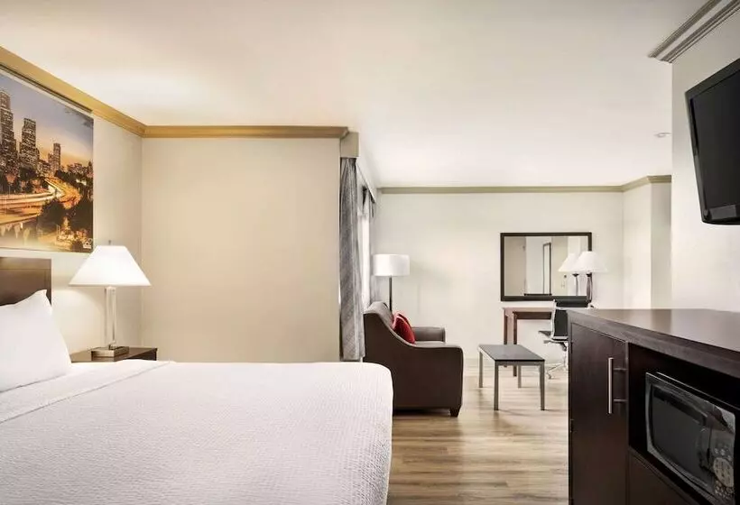 سوییت, Baymont By Wyndham Monterey Park