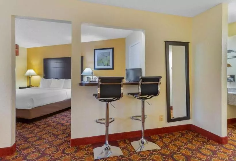 キングサイズベッドのデラックスルーム, Best Western Benton Inn