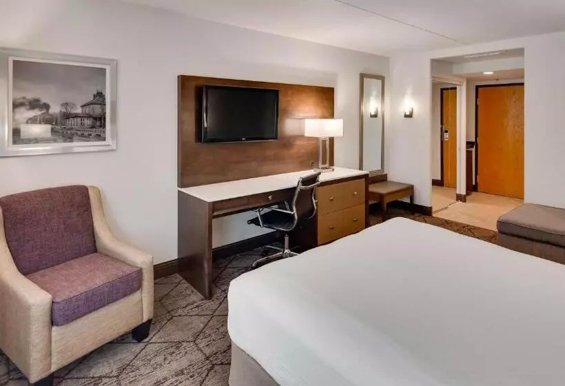 اتاق استاندارد با چشم‌انداز استخر, Best Western Plus Longbranch Hotel & Convention Center