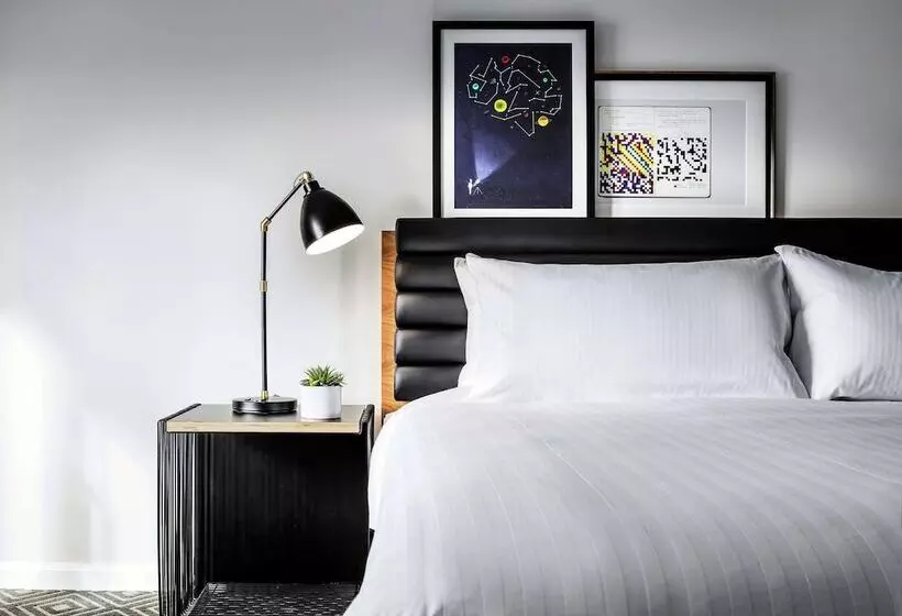 اتاق دلوکس مخصوص معلولین, Freepoint Hotel Cambridge, Tapestry Collection By Hilton