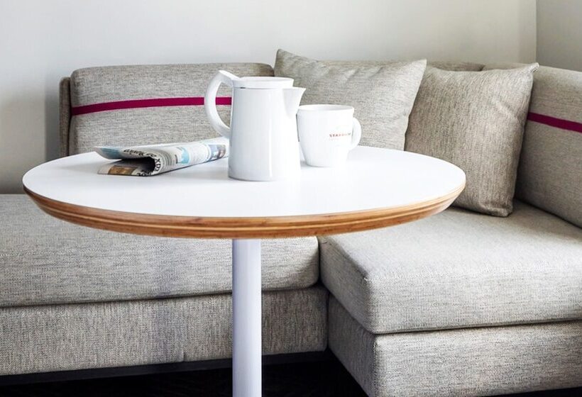 חדר דלוקס מותאם לאנשים עם מוגבלויות, Freepoint Hotel Cambridge, Tapestry Collection By Hilton