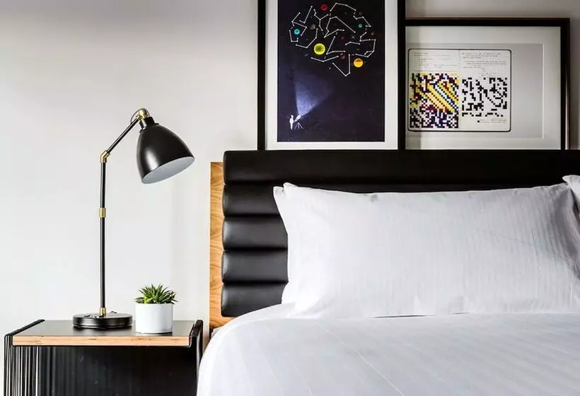 اتاق دلوکس مخصوص معلولین, Freepoint Hotel Cambridge, Tapestry Collection By Hilton