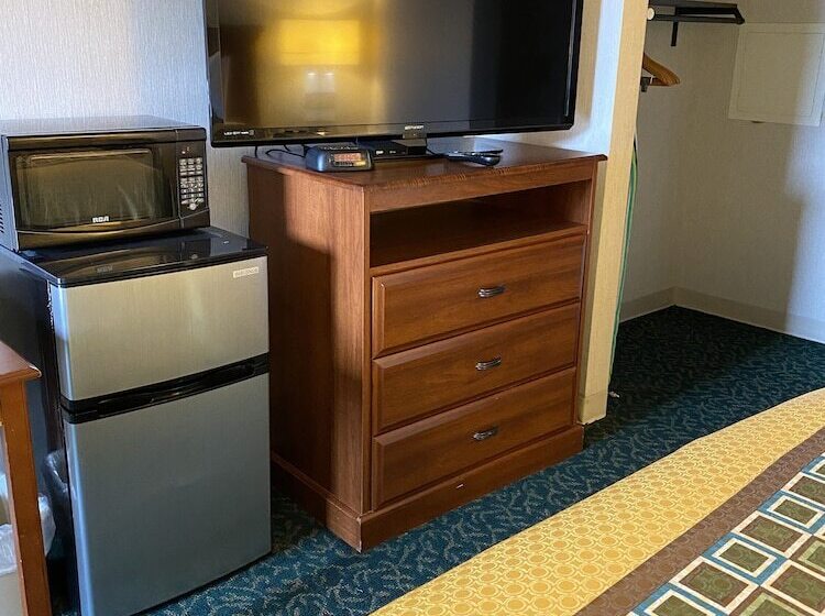 غرفة قياسية, Harrisonville Inn & Suites