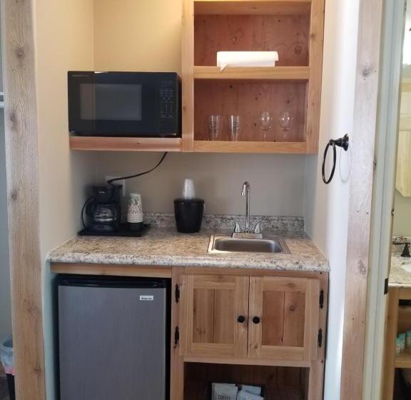 Люкс Повышенной Комфортности, Murphy's Resort