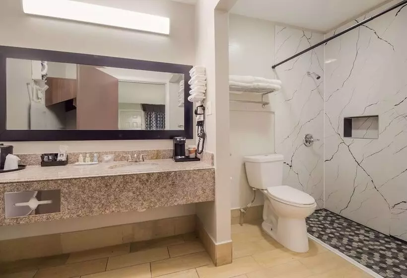 Standard-huone 2 Parivuodetta, Quality Inn Madisonville