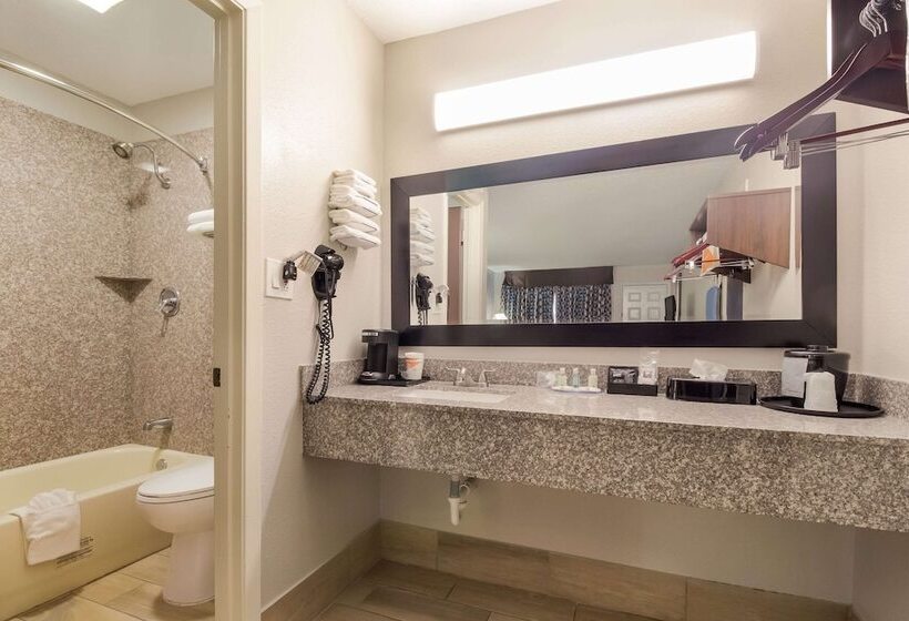 Номер Стандарт 2 Двуспальные Кровати, Quality Inn Madisonville