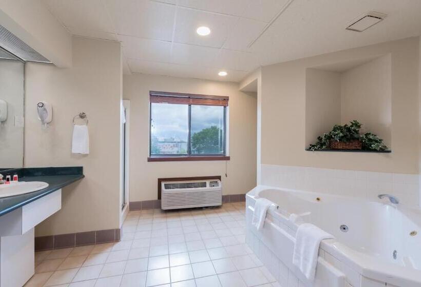 סוויטת סופריור, Ramada By Wyndham Fargo