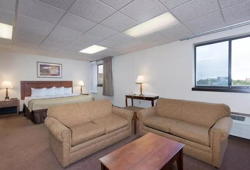 سوئیت با تخت بزرگ, Ramada By Wyndham Fargo