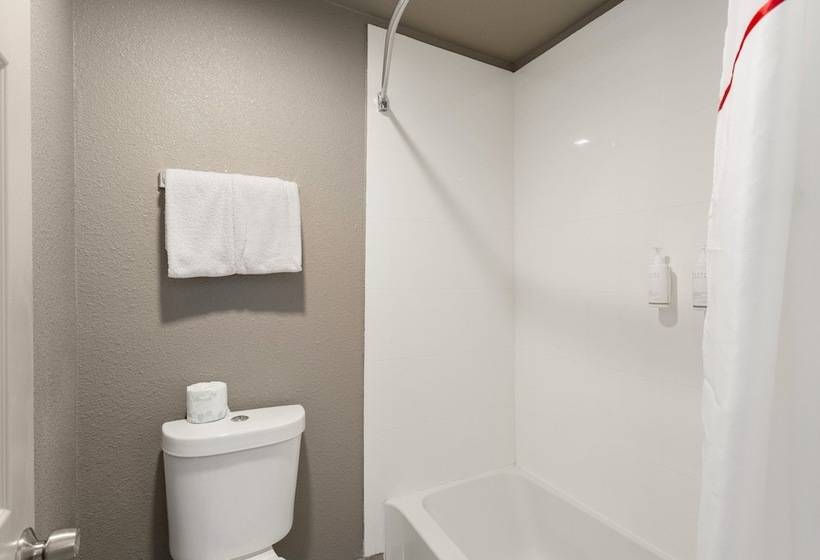 غرفة ديلوكس سرير ملكى, Red Roof Inn Redding