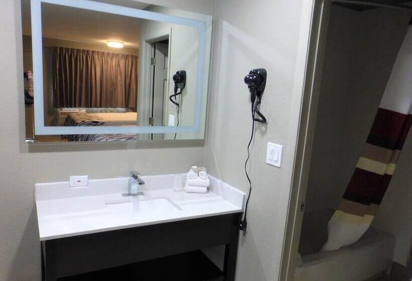 복층 룸 퀸 침대, Red Roof Inn Redding