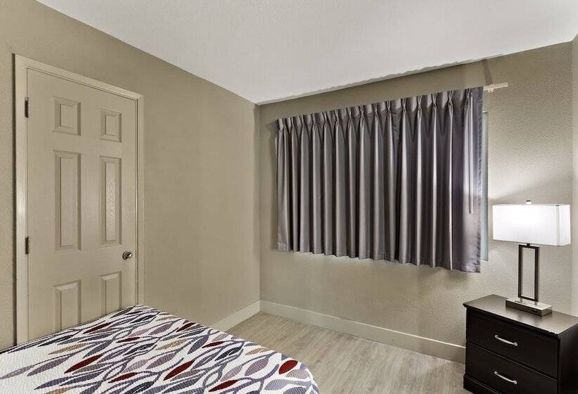 غرفة ديلوكس سرير ملكى, Red Roof Inn Redding