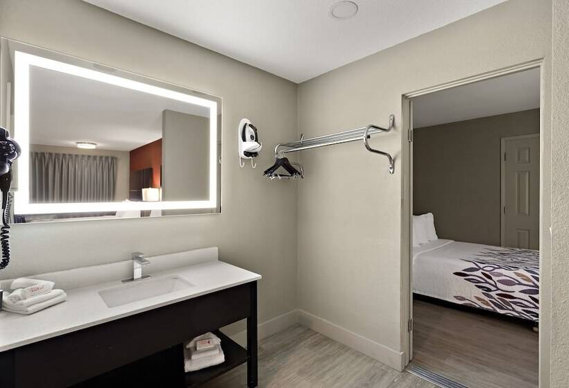 복층 룸 퀸 침대, Red Roof Inn Redding