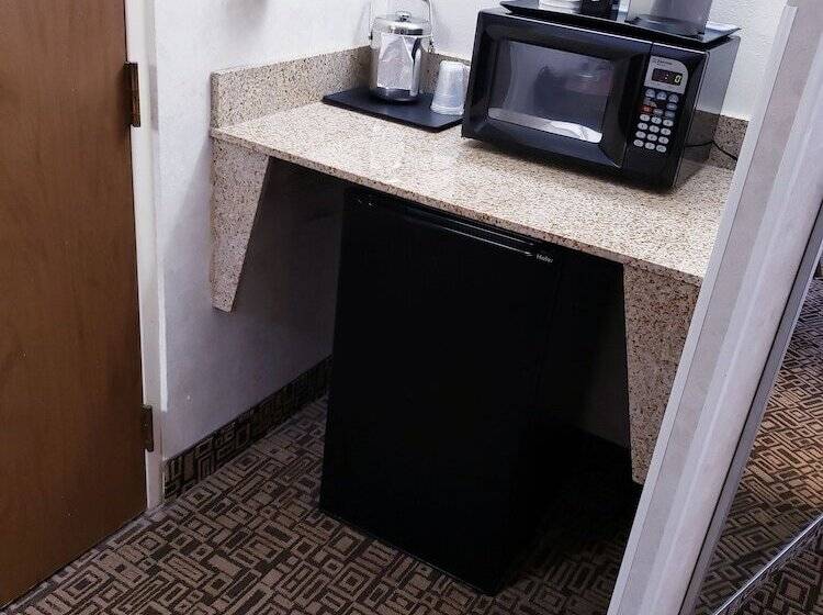 غرفه قياسيه سريرين مزدوجين, Surestay Plus Hotel By Best Western Black River Falls