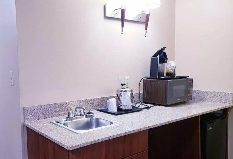 身障者適用スイートルーム, Quality Inn & Suites Black River Falls I 94