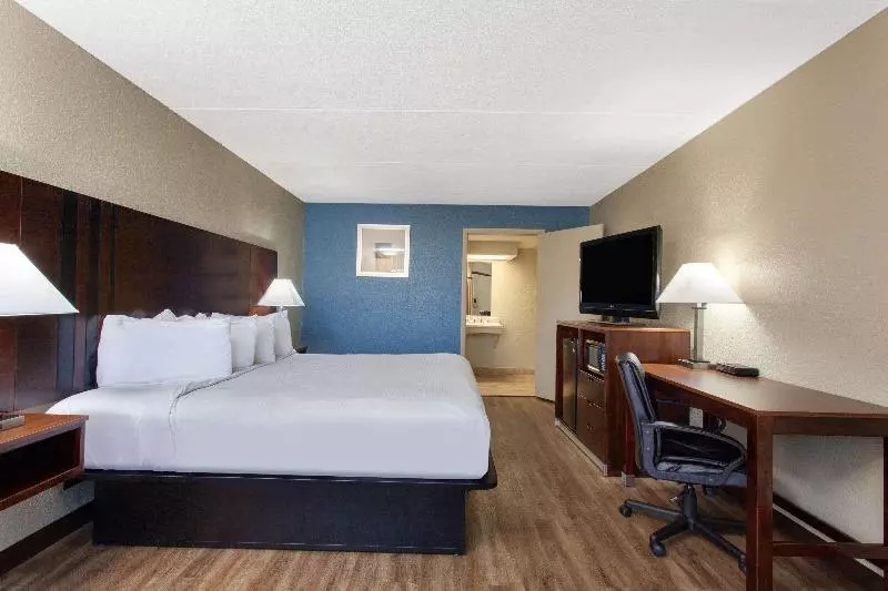 キングサイズベッドのスタンダードルーム, Travelodge By Wyndham Deltona