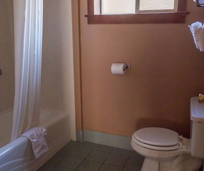 غرفه قياسيه سريرين مزدوجين, Western Holiday Lodge