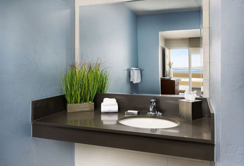 غرفة بريميوم مطلّة علي البحر, Monterey Beach Hotel, A Tribute Portfolio