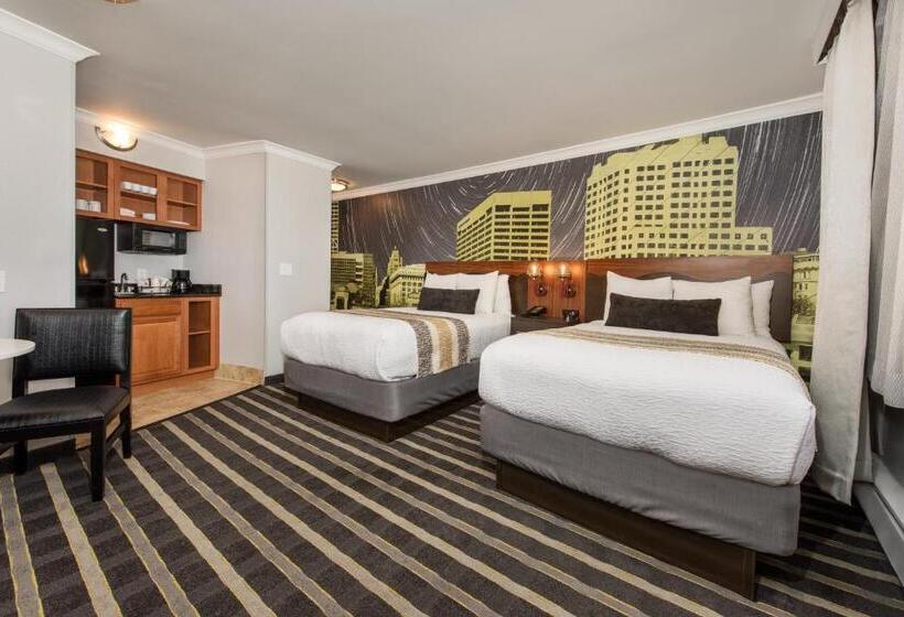 带2个双人床的标准工作室, Best Western Plus Milwaukee West