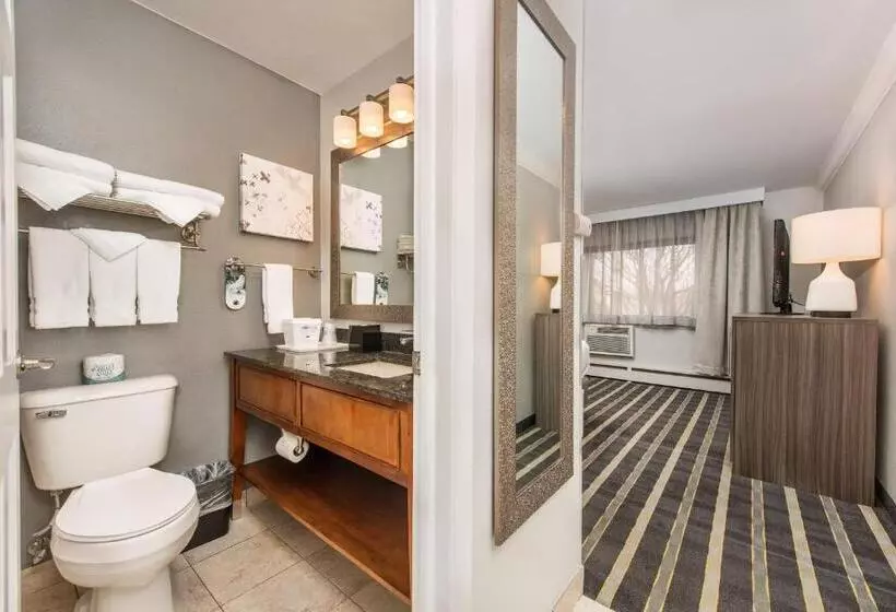 Standard-invahuone, Best Western Plus Milwaukee West