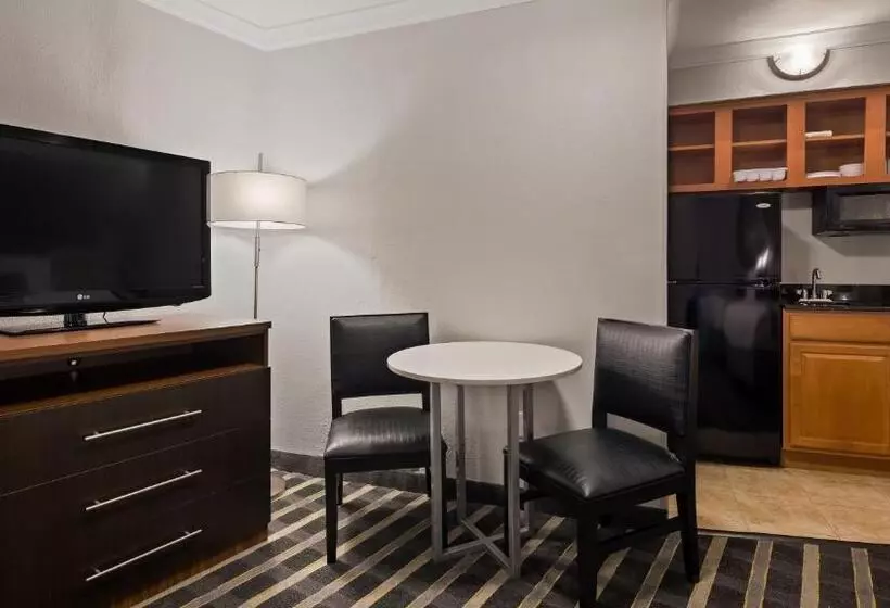 Sviitti King-vuode, Best Western Plus Milwaukee West