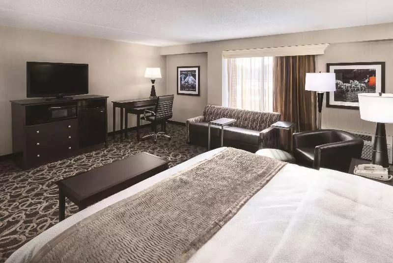 キングサイズベッドのスタンダードルーム, Best Western Ramkota Hotel Aberdeen