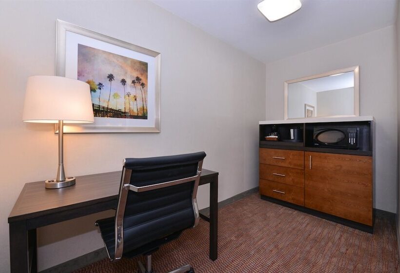 جناح, Best Western Royal Palace Inn & Suites