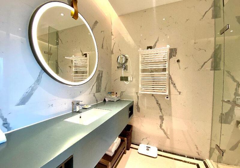 자쿠지 스위트, Best Western Town & Country Inn