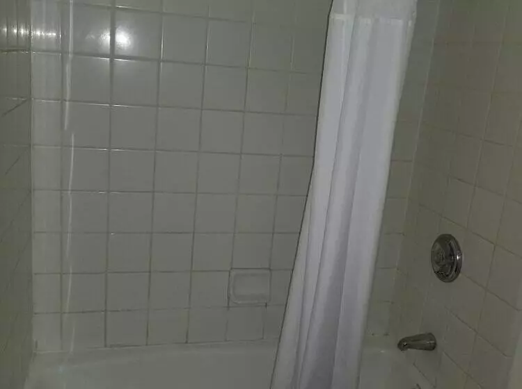 ２ダブルベッドのスタンダードルーム, Clarion Inn Near China Lake Naval Station