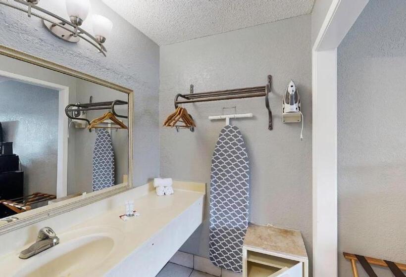 Номер Стандарт Адаптированный для Инвалидов, Days Inn By Wyndham Orlando Downtown