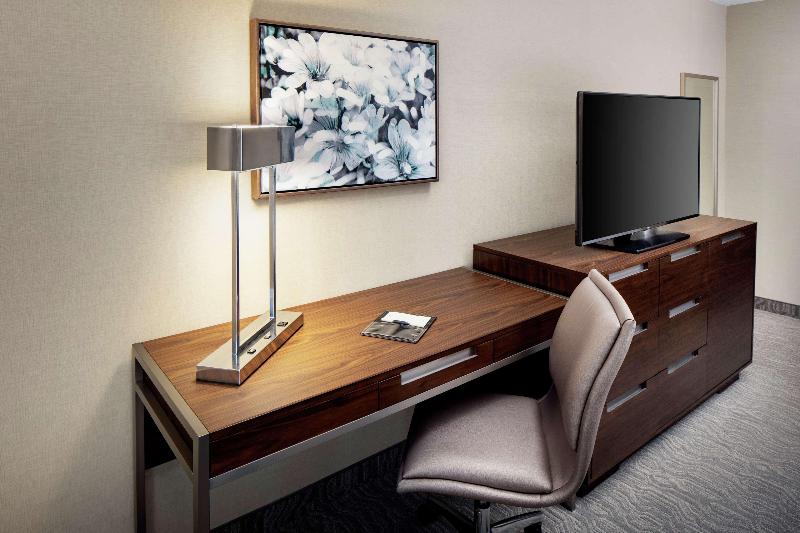 キングサイズベッドのスイートルーム, Doubletree By Hilton Nashua