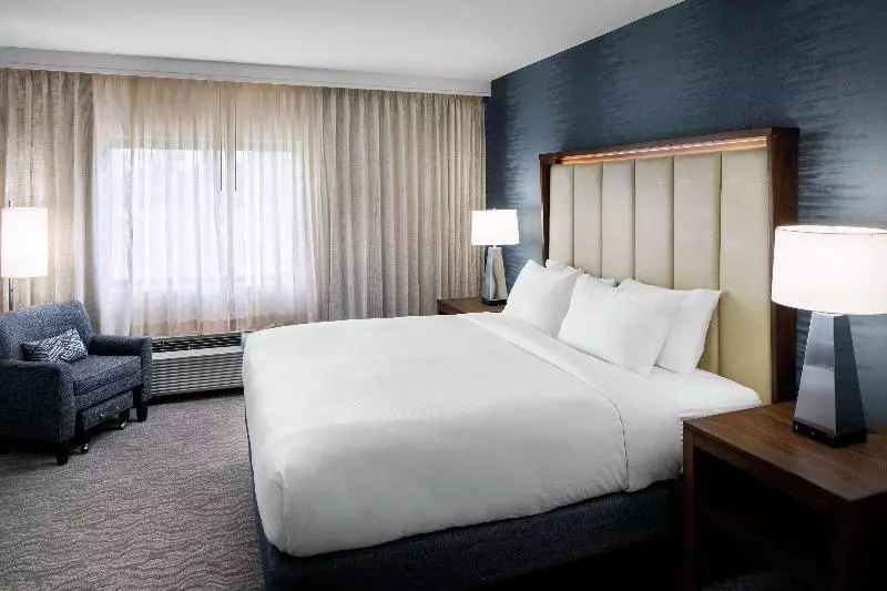 キングサイズベッドのスイートルーム, Doubletree By Hilton Nashua