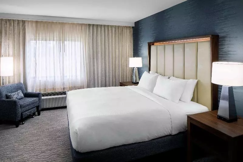 キングサイズベッドのスイートルーム, Doubletree By Hilton Nashua