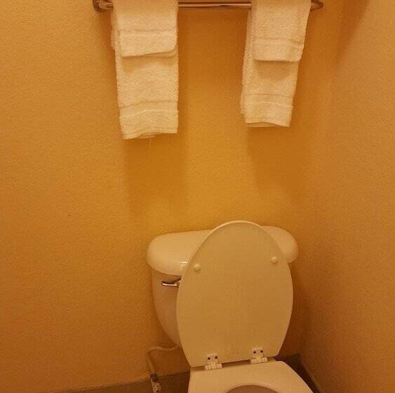 스탠다드 룸 더블 침대 2개, Econo Lodge Busch Gardens