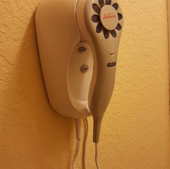 غرفه قياسيه سريرين مزدوجين, Econo Lodge Busch Gardens