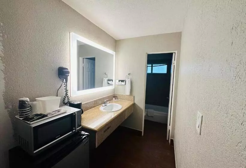اتاق استاندارد با تخت بزرگ, Casa Blanca Hotel & Suites Orange Sr 55 Freeway, Near Honda Center, Chapman University, Disneyland