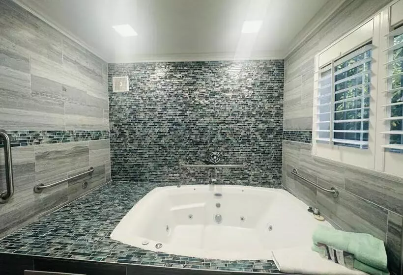 سوئیت با تخت بزرگ, Casa Blanca Hotel & Suites Orange Sr 55 Freeway, Near Honda Center, Chapman University, Disneyland