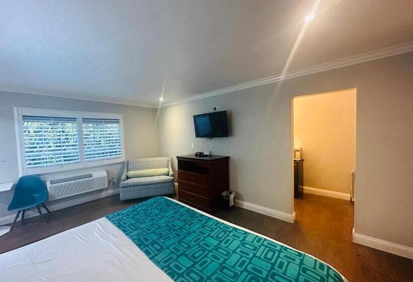 سوئیت با تخت بزرگ, Casa Blanca Hotel & Suites Orange Sr 55 Freeway, Near Honda Center, Chapman University, Disneyland