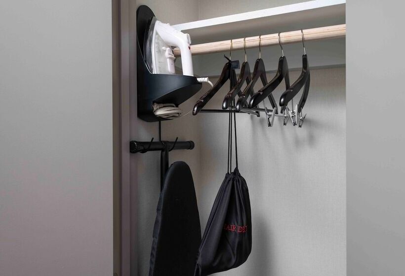 스위트 킹사이즈 침대, Holiday Inn Express South Burlington   Downtown, An Ihg