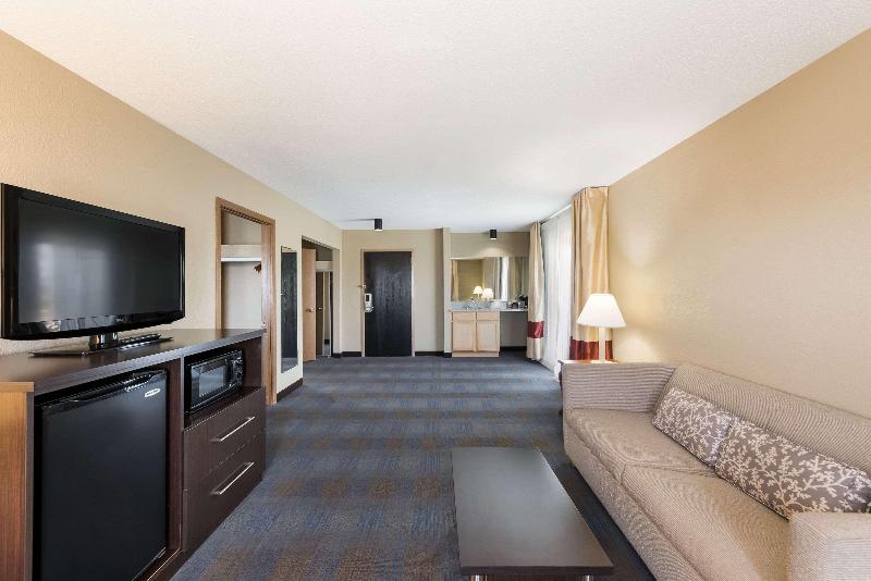 스위트 킹사이즈 침대, Quality Inn