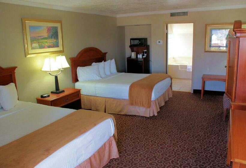 Люкс, Red Arrow Inn & Suites, A Travelodge By Wyndham
