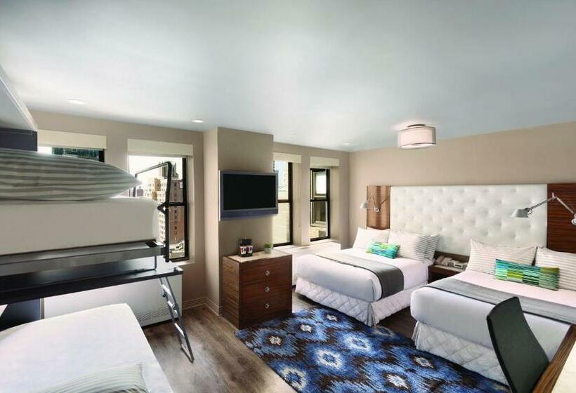 패밀리 룸, The Gallivant Times Square