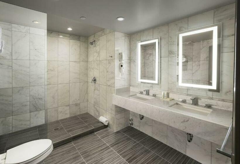 패밀리 룸, The Gallivant Times Square