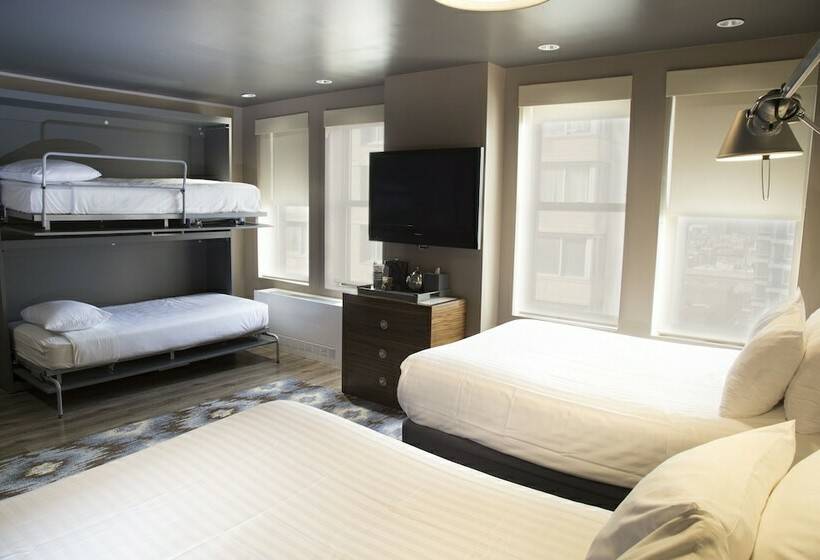 패밀리 룸, The Gallivant Times Square