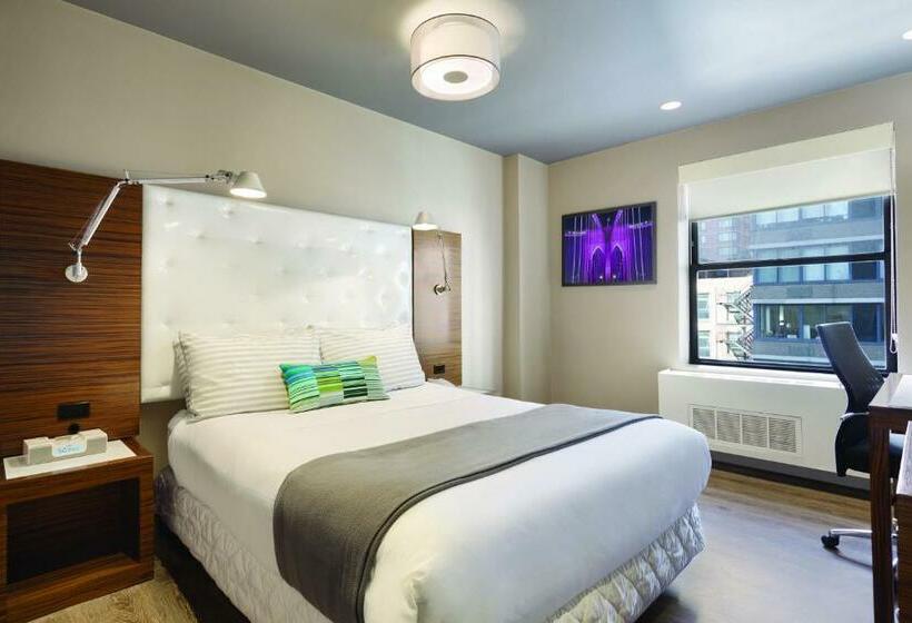 디럭스 룸, The Gallivant Times Square