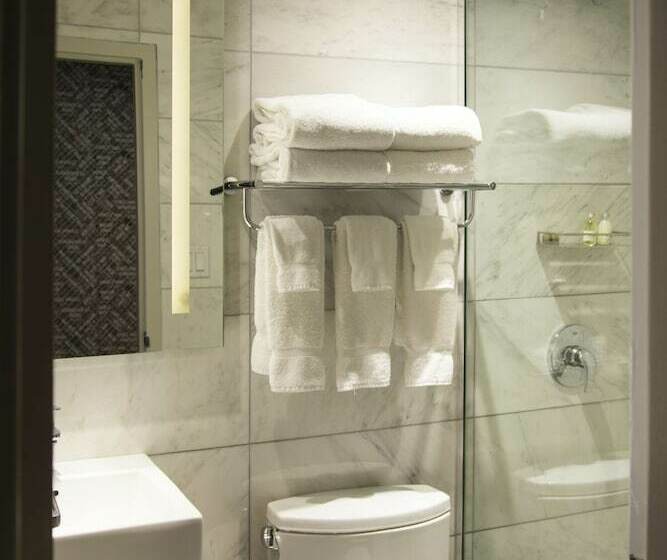 디럭스 룸, The Gallivant Times Square