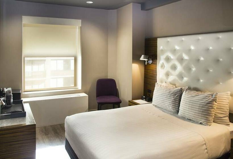 디럭스 룸, The Gallivant Times Square