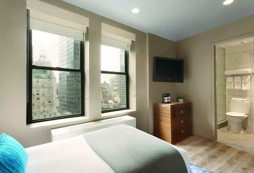 اتاق عادی یک تخته, The Gallivant Times Square