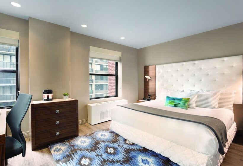 디럭스 룸, The Gallivant Times Square